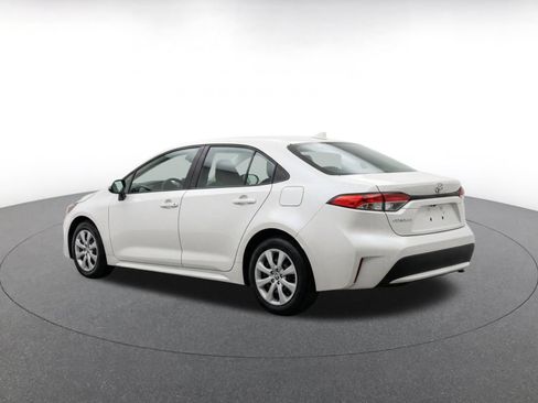 Used 2025 Toyota Corolla LE FWD image 5