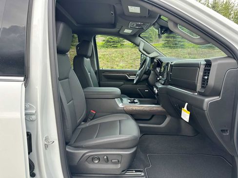 New 2025 GMC Sierra 3500 SLT w/ SLT Convenience Package image 10