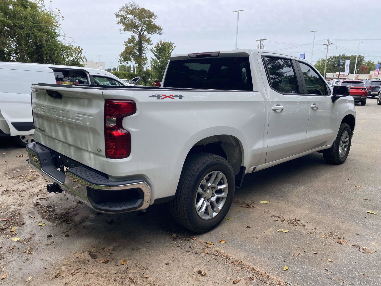 Used 2024 Chevrolet Silverado 1500 LT AWD/4WD image 7