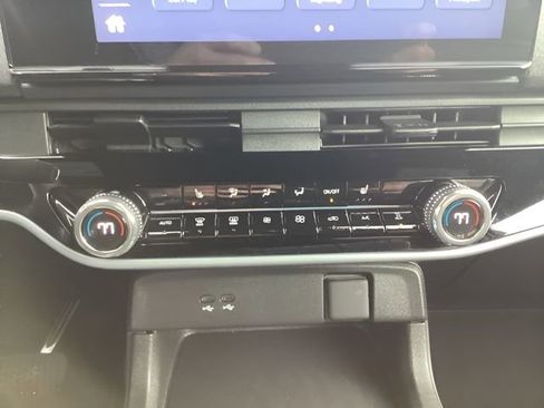 Used 2024 Honda Prologue EX image 16