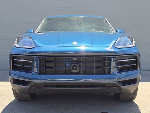 Certified 2025 Porsche Cayenne image 6