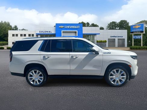 Used 2022 Chevrolet Tahoe High Country w/ Premium Package 2 AWD/4WD image 3