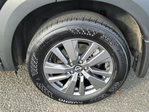 Used 2024 Nissan Pathfinder SV image 7