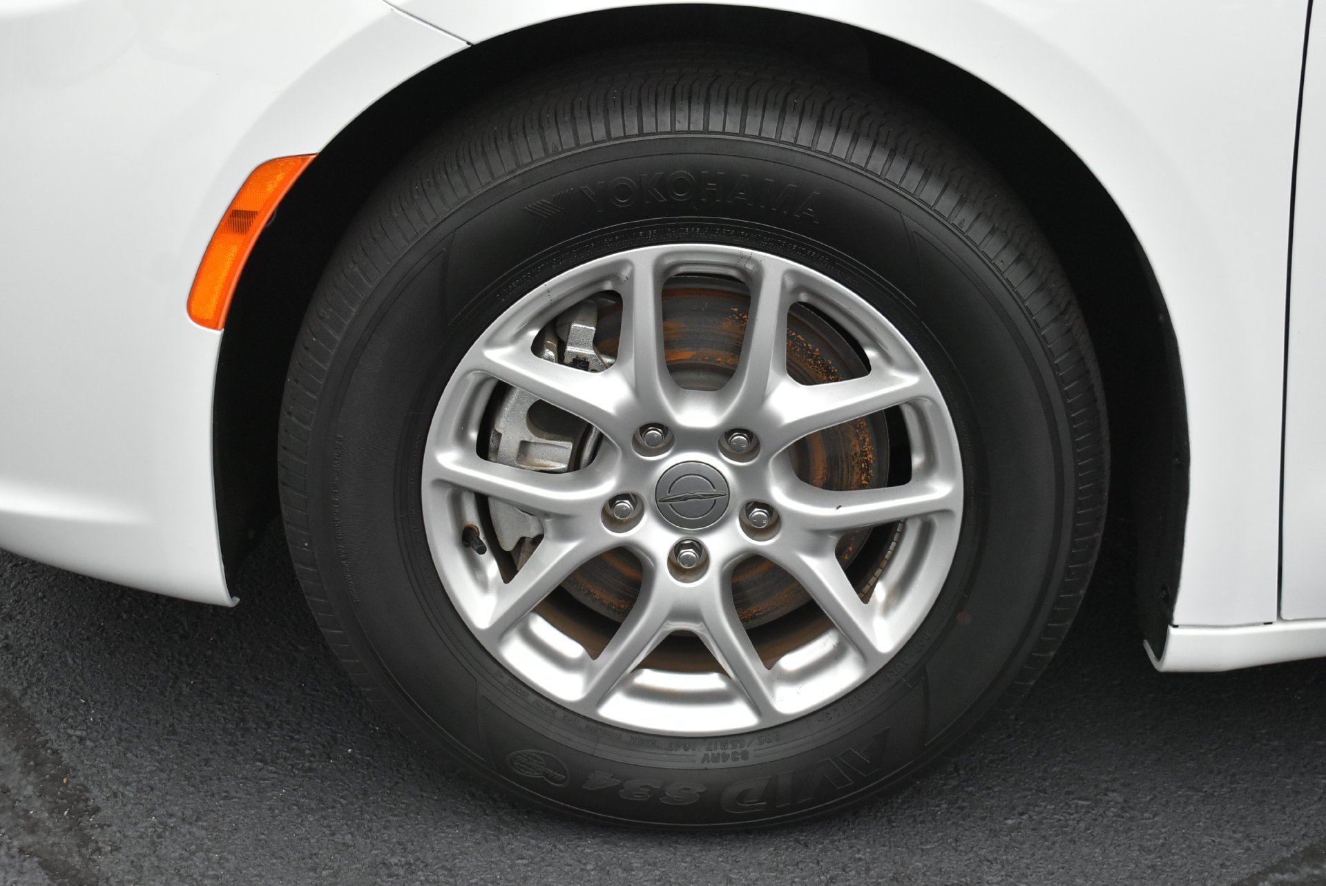 Used 2024 Chrysler Pacifica Touring-L FWD image 10