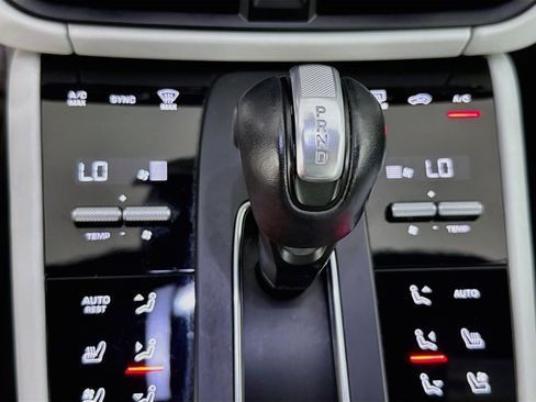 Used 2023 Porsche Macan S AWD/4WD image 18