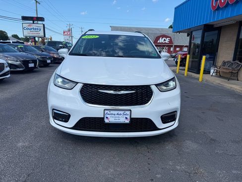 Used 2022 Chrysler Pacifica Touring-L FWD image 6