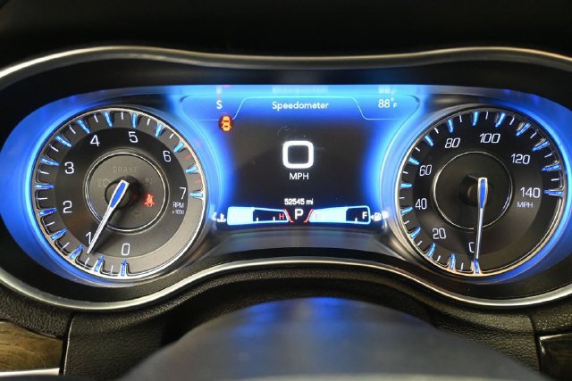 Used 2020 Chrysler 300 Limited RWD image 2