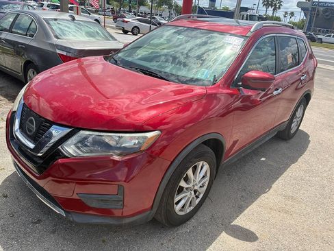 Used 2017 Nissan Rogue SV w/ Sun & Sound Touring Package FWD image 2