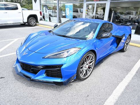 Used 2024 Chevrolet Corvette Z06 w/ Chrome Exterior Badge Package RWD image 10