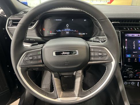 Used 2024 Jeep Grand Cherokee Limited w/ Luxury Tech Group II image 5