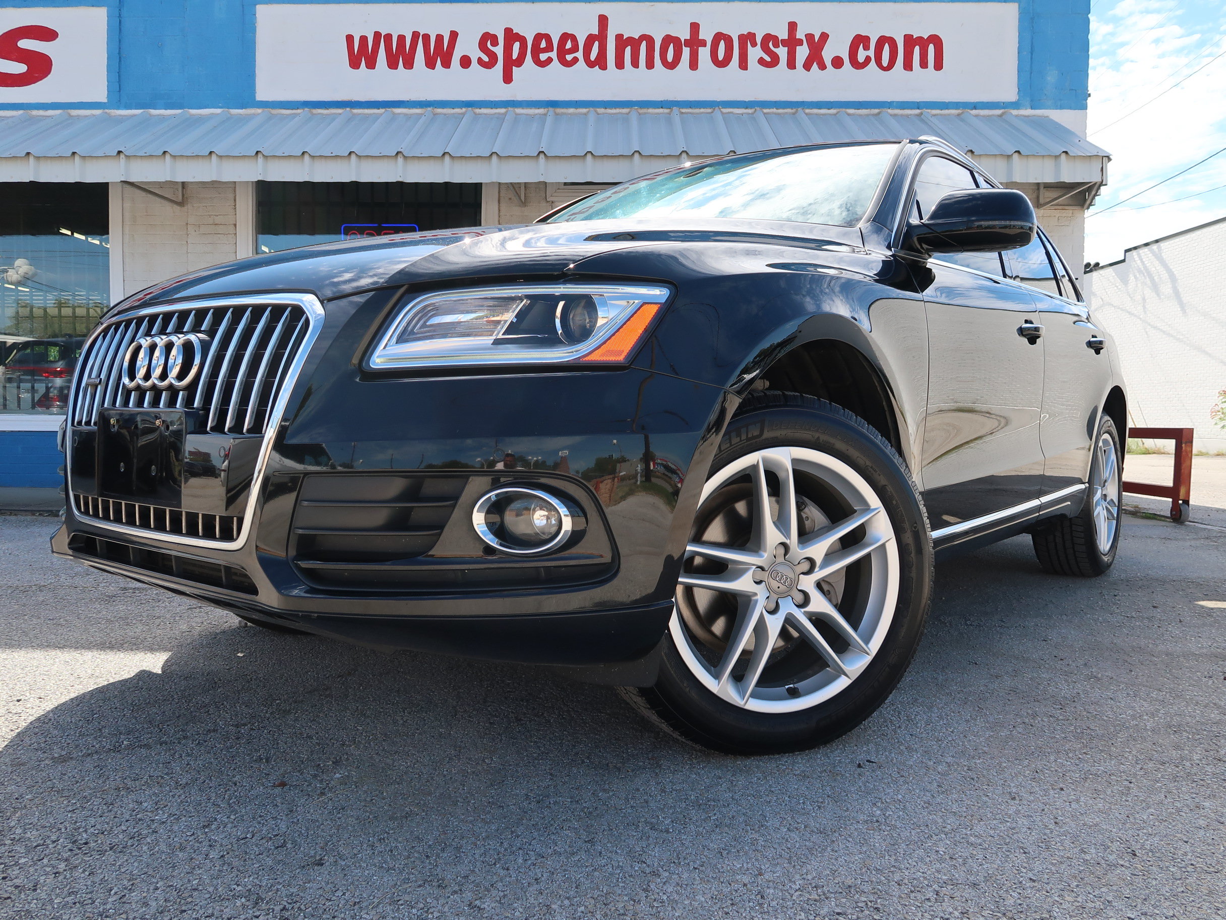 Used 2016 Audi Q5 2.0T Premium Plus w/ Technology Package AWD/4WD image 1