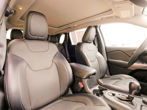 Used 2022 Jeep Cherokee Latitude Lux w/ Sun & Sound Group image 17