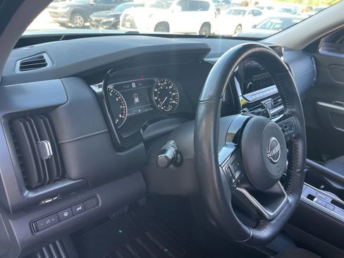 Used 2022 Nissan Pathfinder SL FWD image 9