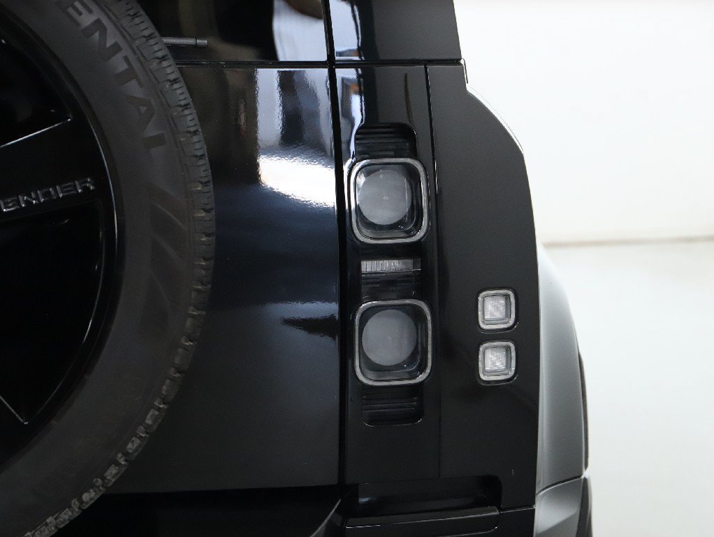 Certified 2024 Land Rover Defender 110 V8 AWD/4WD image 46