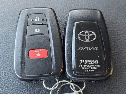 Used 2021 Toyota RAV4 XLE image 35