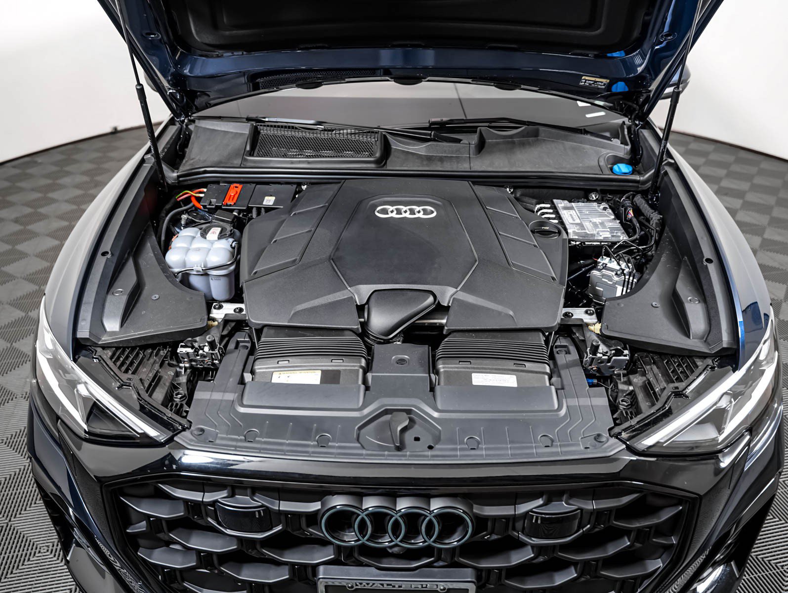 New 2027 Audi Q8 Premium Plus AWD/4WD image 3