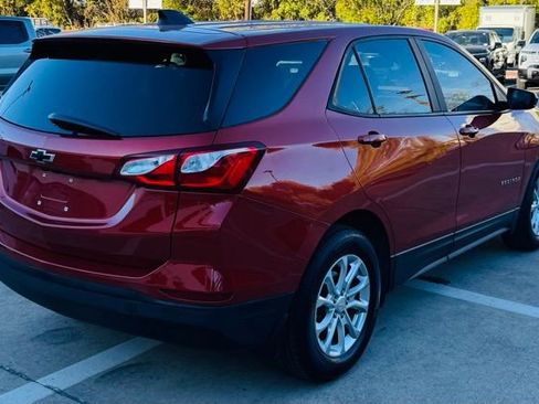 Used 2020 Chevrolet Equinox LS w/ LS Convenience Package image 2