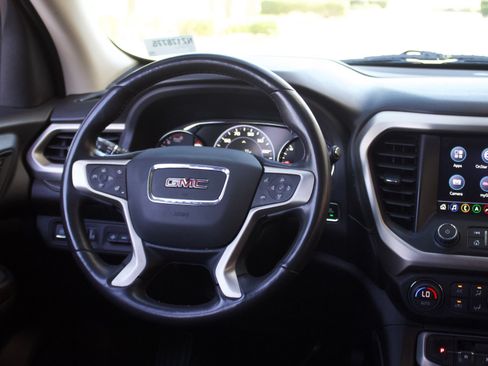 Used 2022 GMC Acadia Denali w/ Denali Technology Package FWD image 16