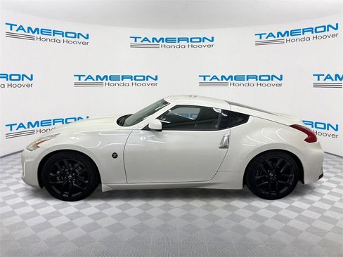 Used 2016 Nissan 370Z Coupe image 2