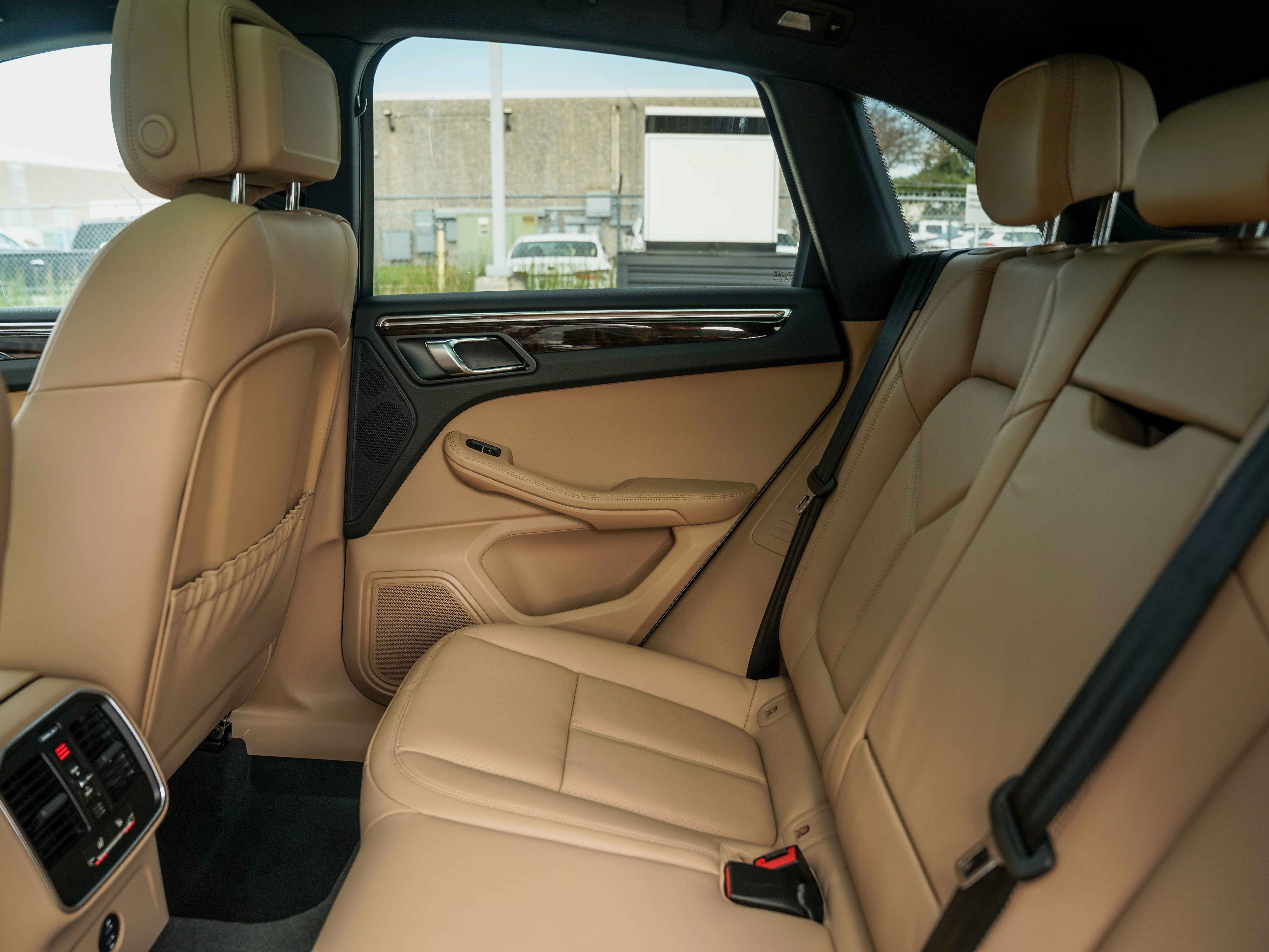 Certified 2026 Porsche Macan AWD/4WD image 27