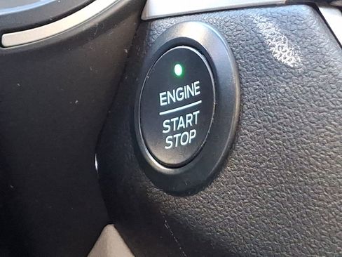 Used 2020 Ford Escape SE image 26