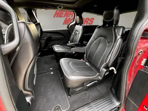 Used 2025 Chrysler Pacifica Limited AWD/4WD image 23