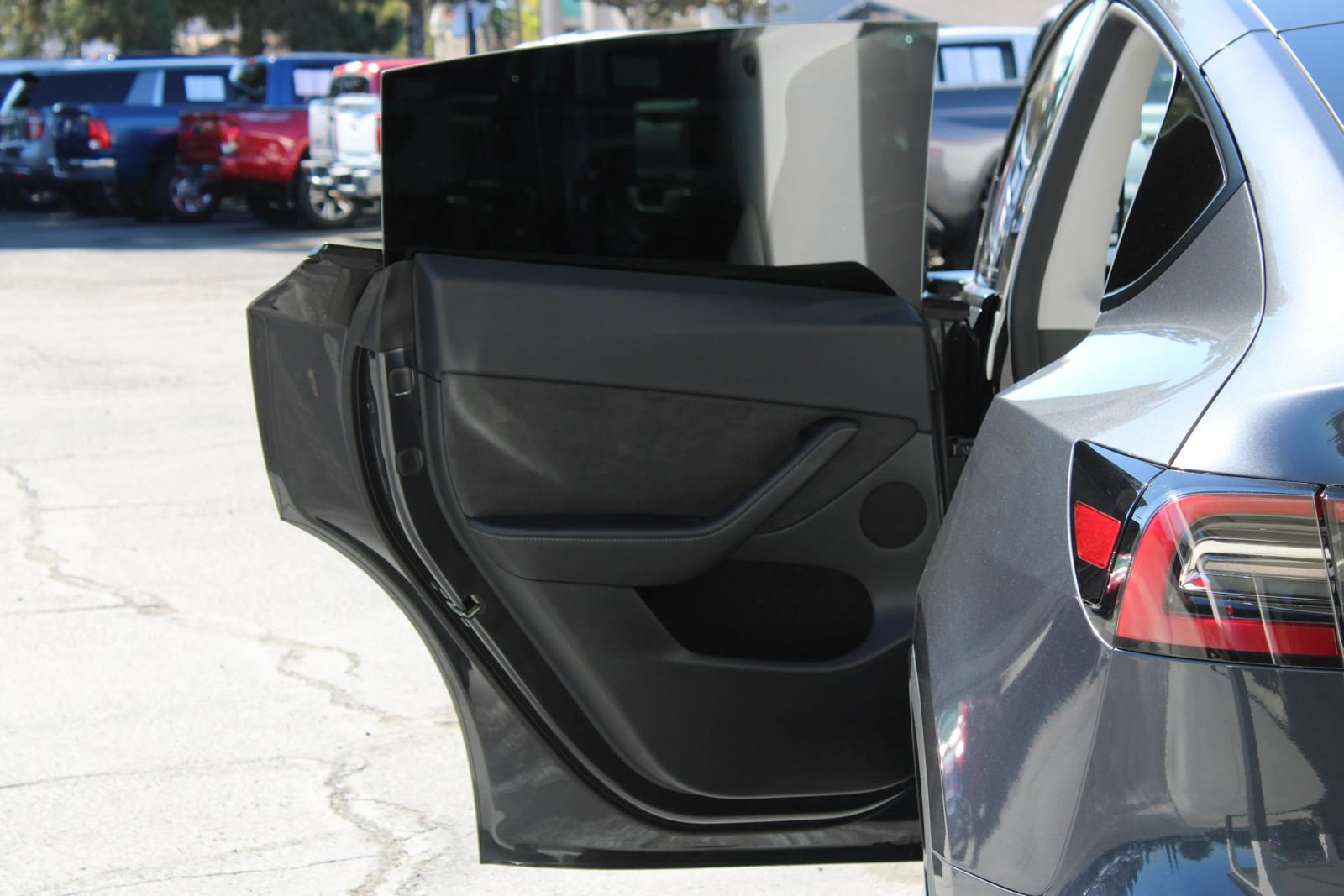Used 2024 Tesla Model Y 2WD image 13