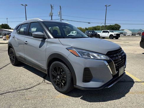 Used 2023 Nissan Kicks SV FWD image 29