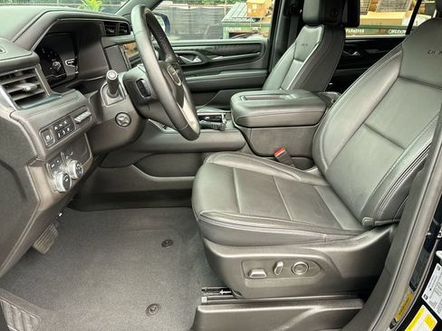 Used 2024 GMC Yukon XL Denali AWD/4WD image 13