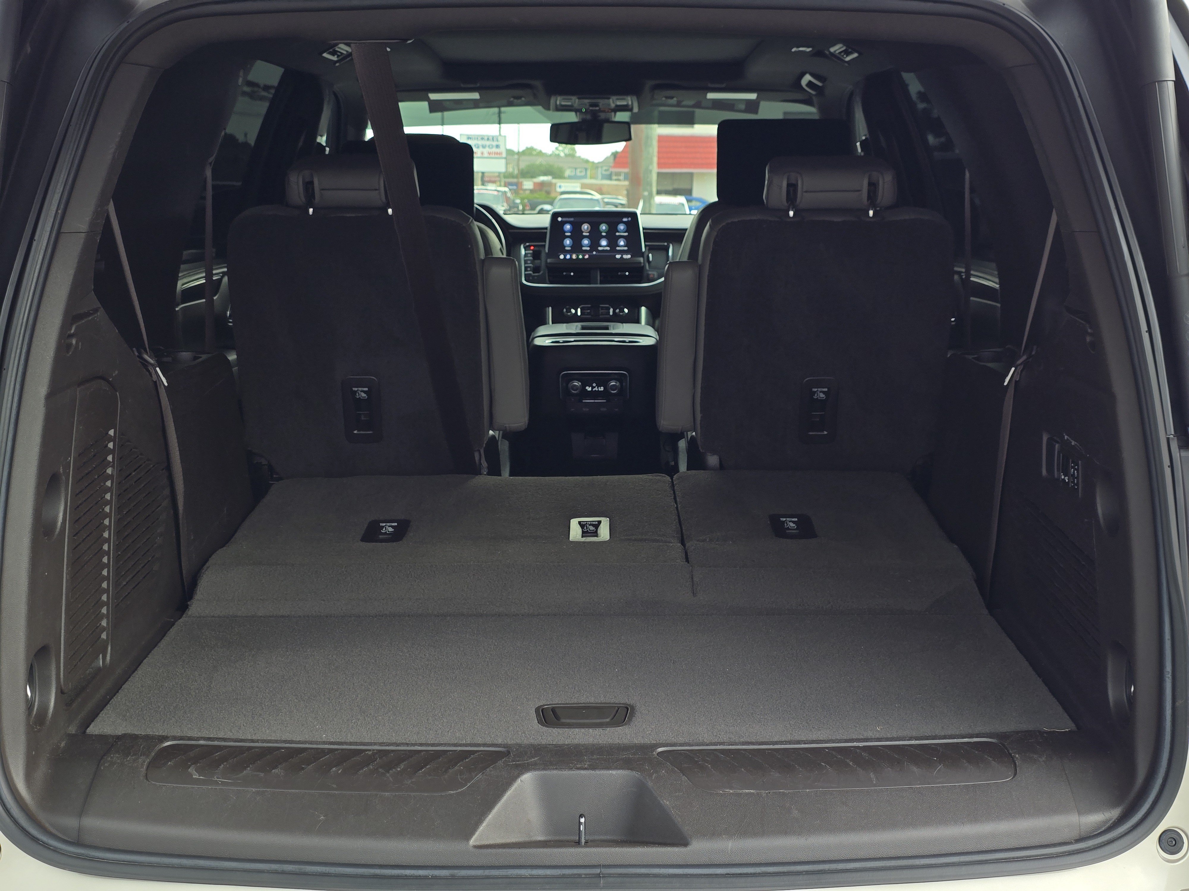 Used 2021 GMC Yukon SLT w/ SLT Premium Package RWD image 9