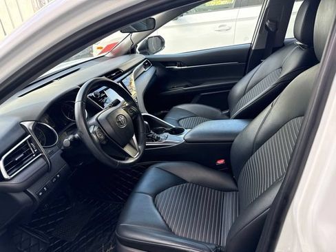 Used 2018 Toyota Camry SE w/ Moonroof Package FWD image 6
