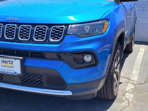 Used 2025 Jeep Compass Limited AWD/4WD image 4