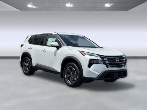 Certified 2026 Nissan Rogue SV image 6