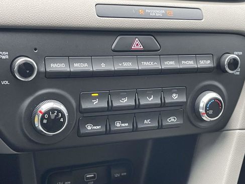 Used 2021 Kia Sportage LX image 4