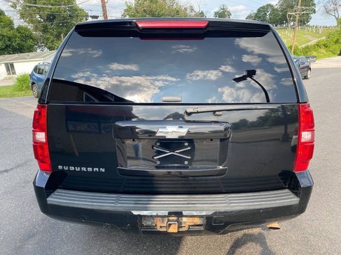 Used 2011 Chevrolet Suburban 2500 LS w/ Skid Plate Package AWD/4WD image 4