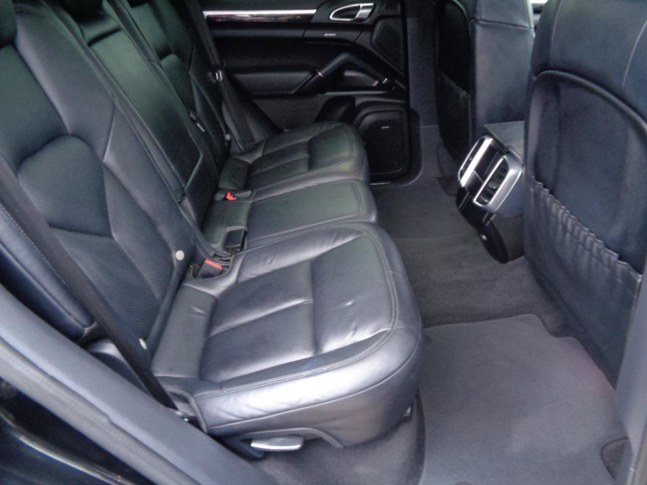 Used 2016 Porsche Cayenne AWD/4WD image 8