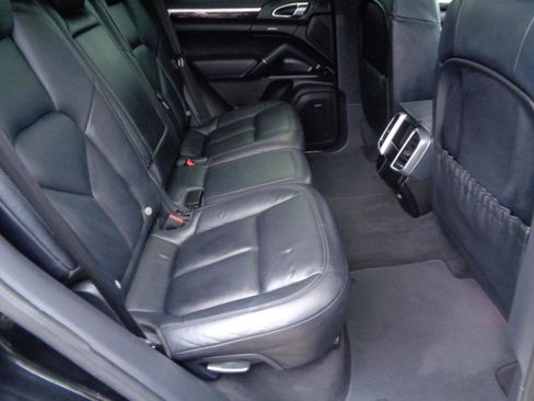 Used 2016 Porsche Cayenne Platinum Edition image 8