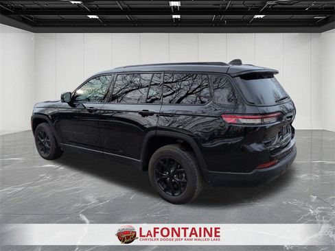 Certified 2024 Jeep Grand Cherokee L Laredo image 3