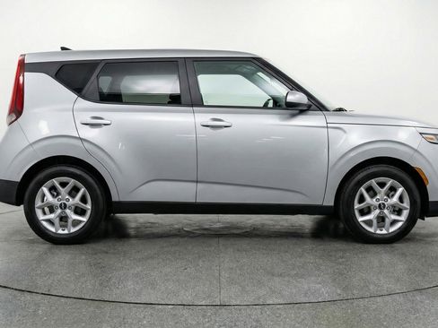 Used 2025 Kia Soul LX w/ LX Technology Package image 11