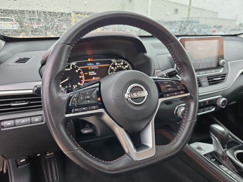 Used 2024 Nissan Altima 2.5 SR FWD image 16
