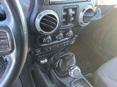 Used 2015 Jeep Wrangler Unlimited Rubicon w/ Dual Top Group image 22