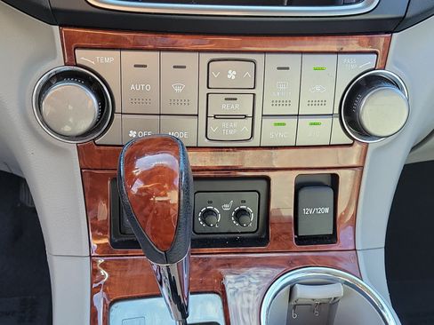 Used 2013 Toyota Highlander Limited FWD image 22