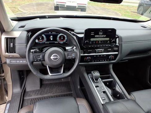 Certified 2024 Nissan Pathfinder Platinum w/ Black Appearance Package image 7