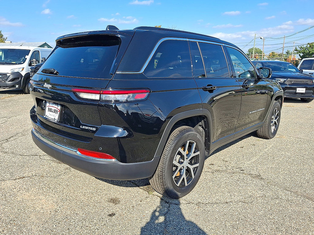 Certified 2025 Jeep Grand Cherokee Limited w/ Trailer Tow Package AWD/4WD image 8