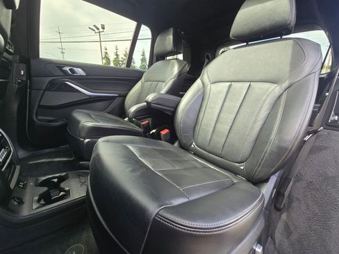Used 2020 BMW X7 xDrive40i w/ M Sport Package AWD/4WD image 17