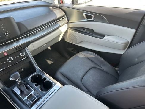 Used 2022 Kia Carnival LX image 27