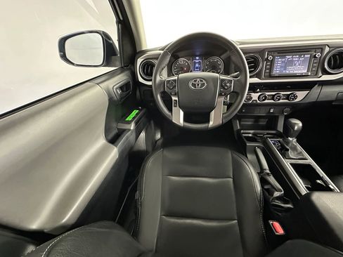Used 2017 Toyota Tacoma SR5 w/ Tow Package AWD/4WD image 21