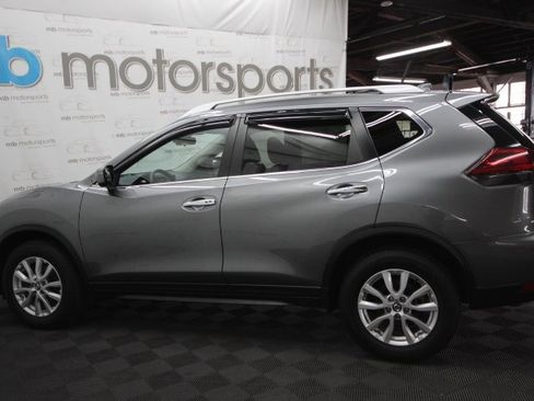 Used 2019 Nissan Rogue SV image 3