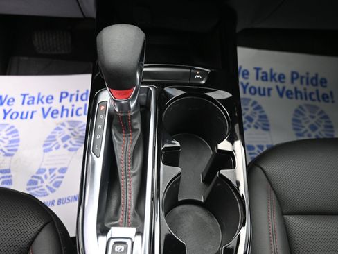 Used 2024 Chevrolet Trax RS w/ Sunroof Package FWD image 19