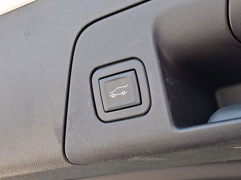 Used 2023 Buick Envision Essence FWD image 30